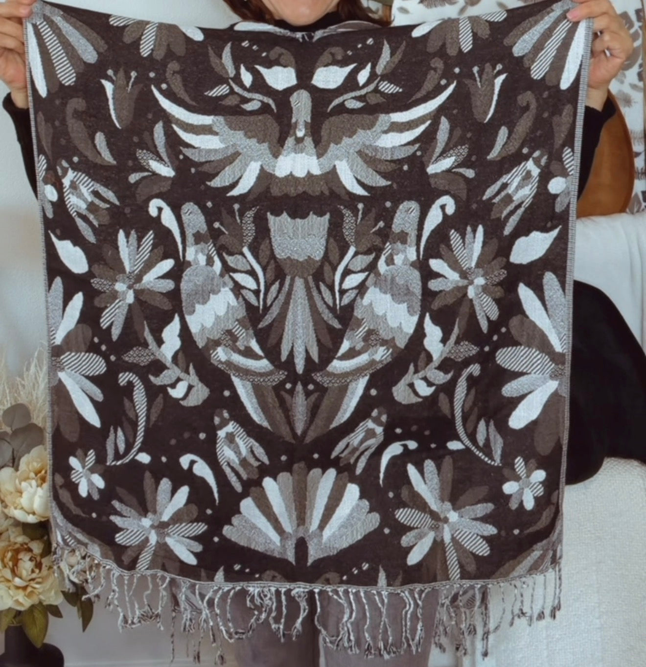 Poncho Mexicano Artesanal-Diseño Otomī-Tejido suave y lijero.