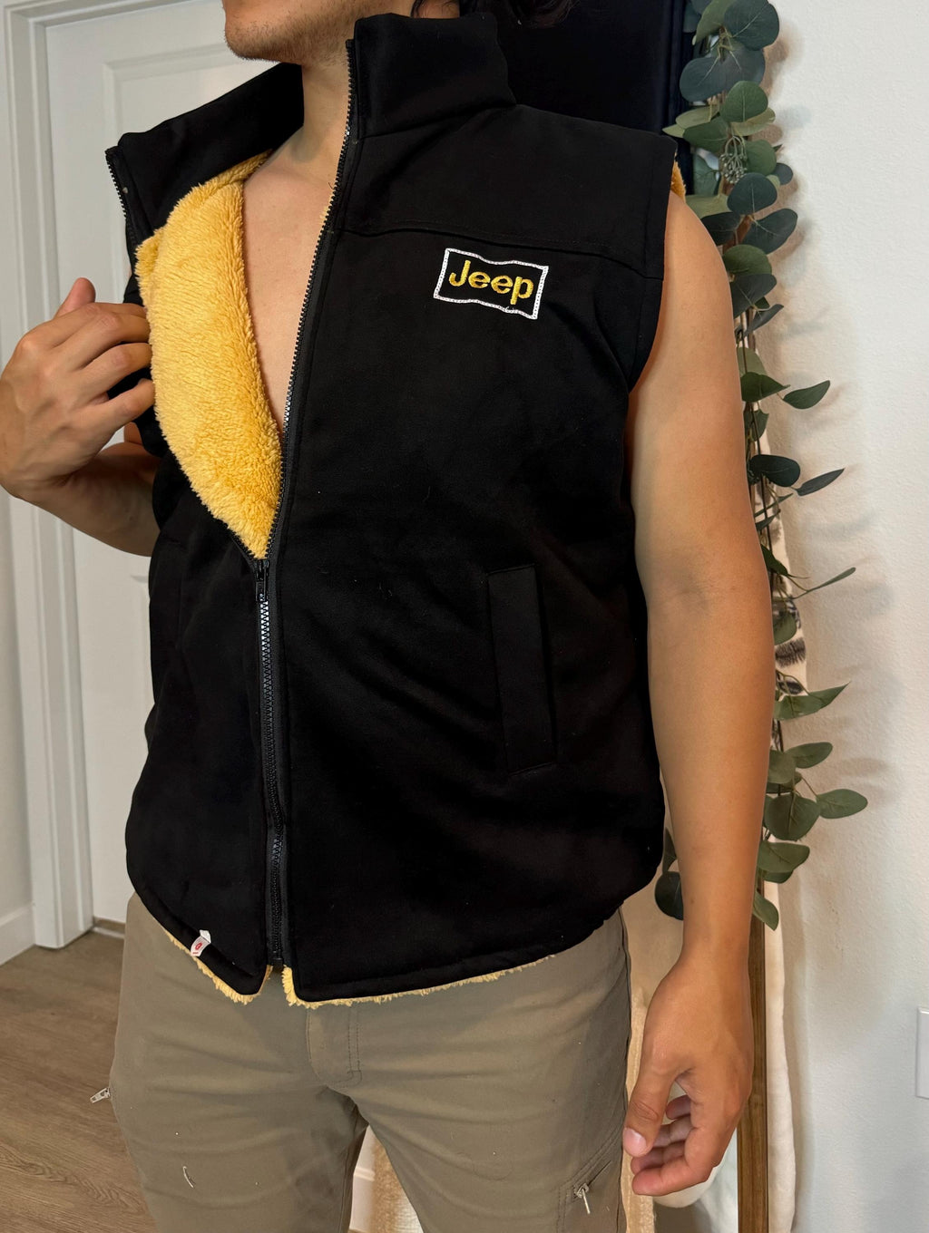 Men’s Jeep Fleece Vest – Black and Yellow Sherpa Lined, Warm Outdoor Sleeveless Jacket
